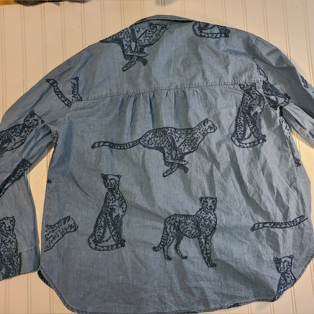 Embroidered Cheetah Chambray Button Down | 100% Cotton | Women’s L - Picture 12 of 12